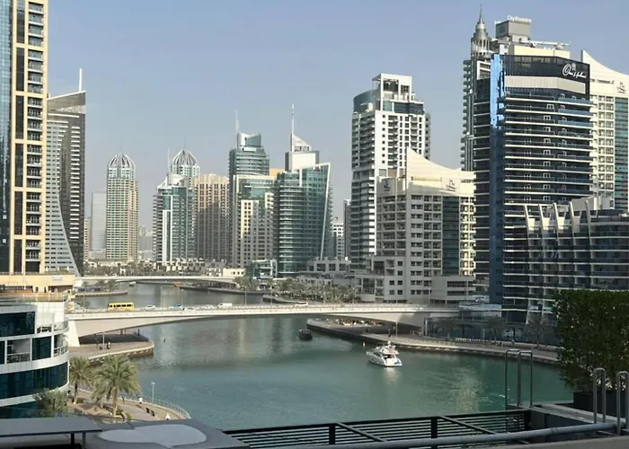 Luxurious 1 Bedroom Apartment In The Dubai Marina!