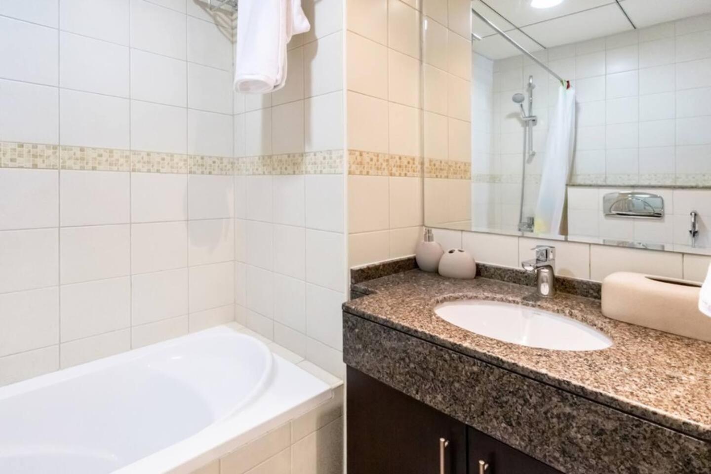 Apartment Luxurious 1 Bedroom In The Marina!