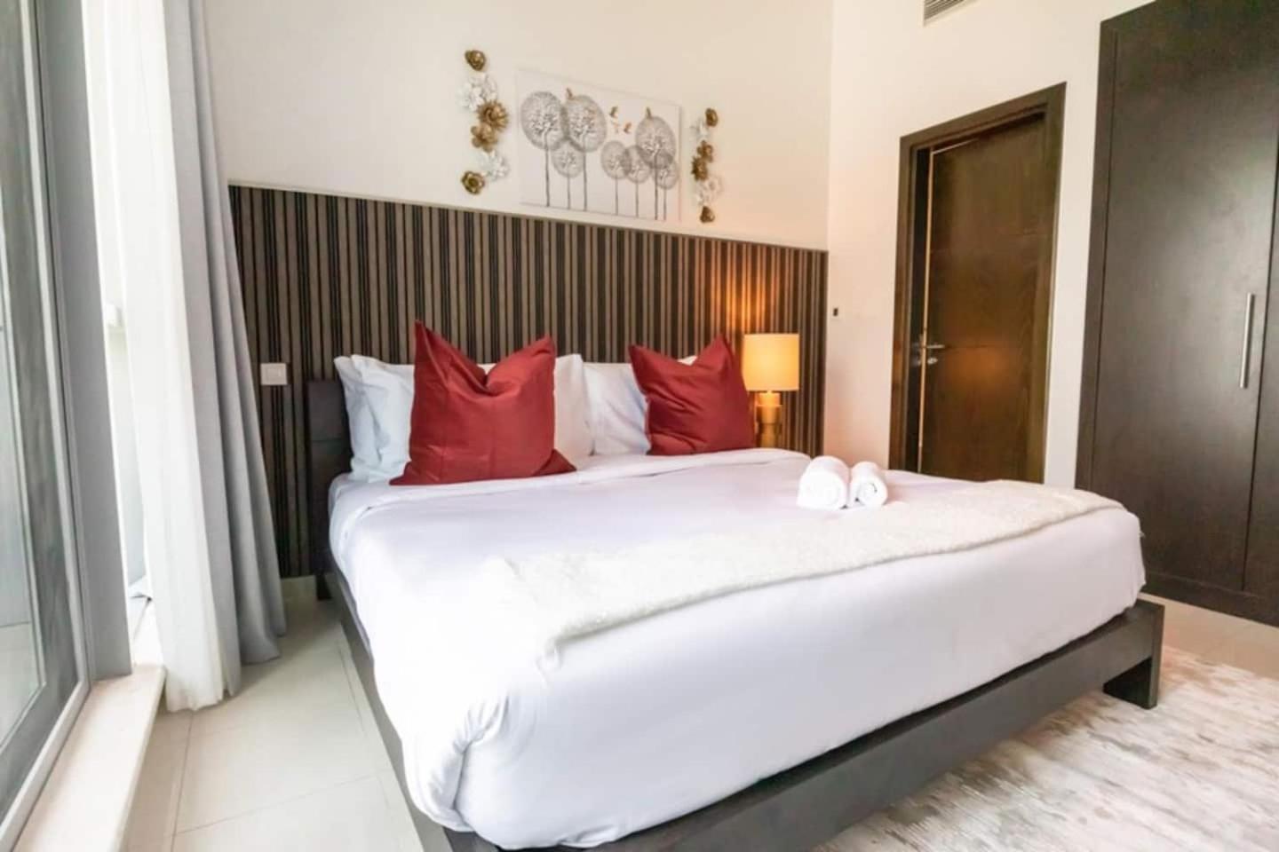 Luxurious 1 Bedroom In The Marina! Apartment *