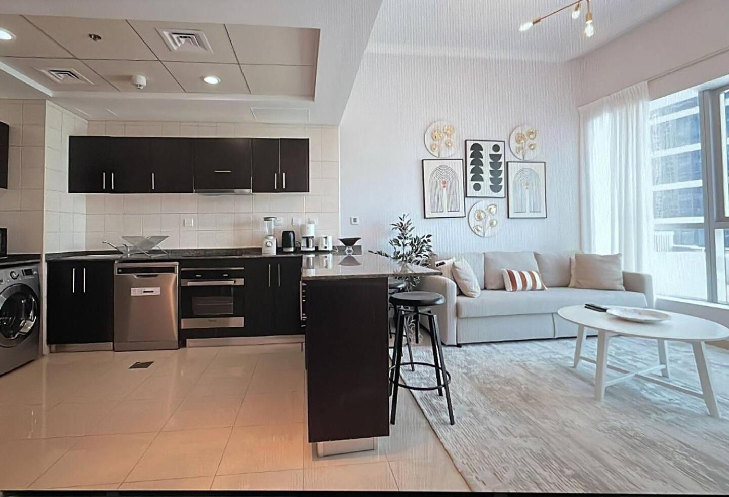Apartment Luxurious 1 Bedroom In The Marina! *