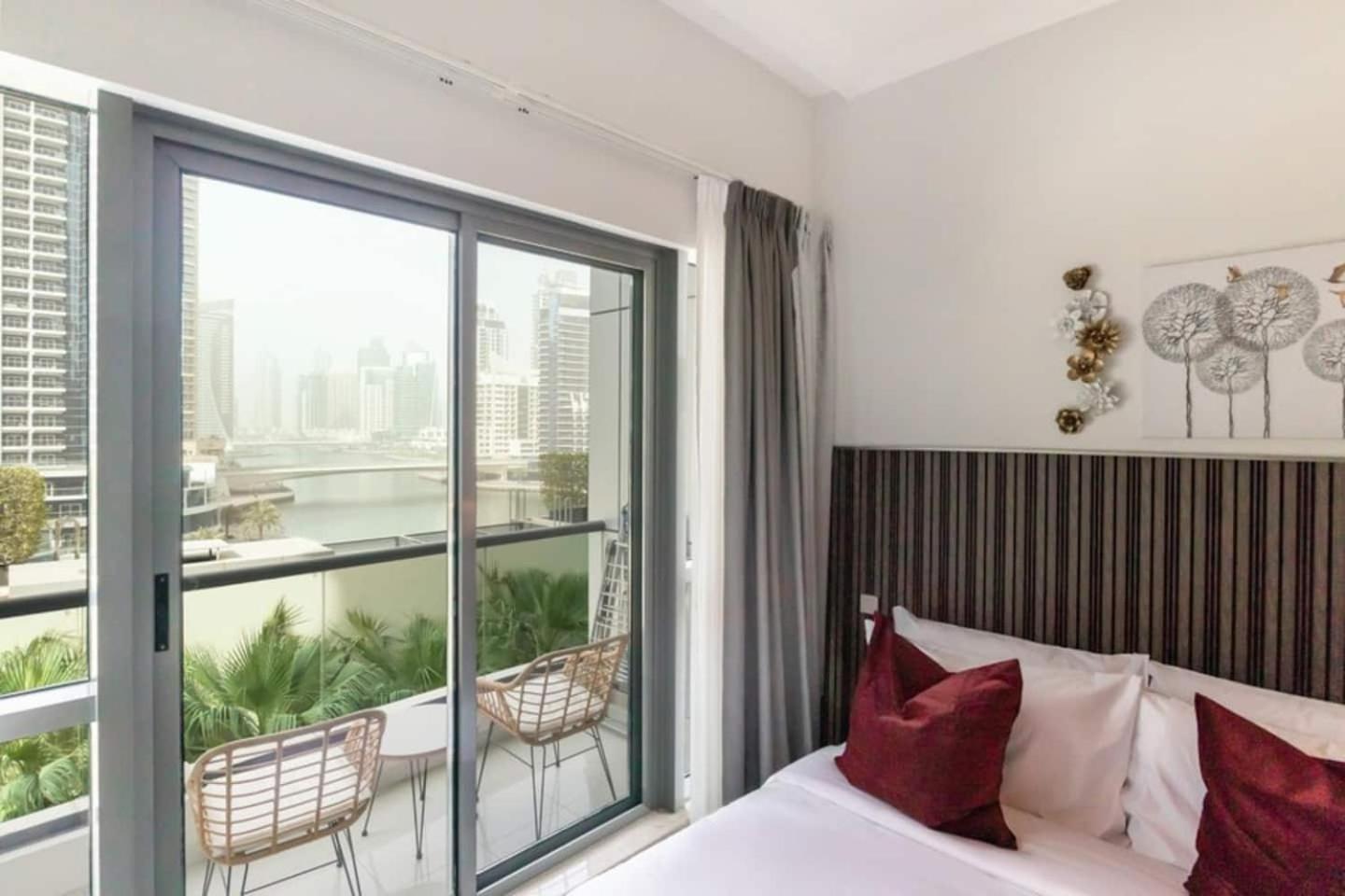 Luxurious 1 Bedroom In The Marina! *